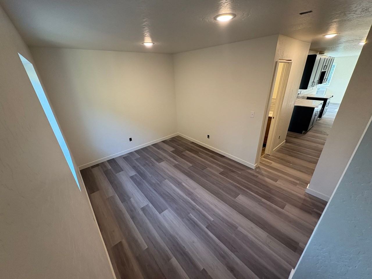 407 W 4th St. - Photo 6 of 22