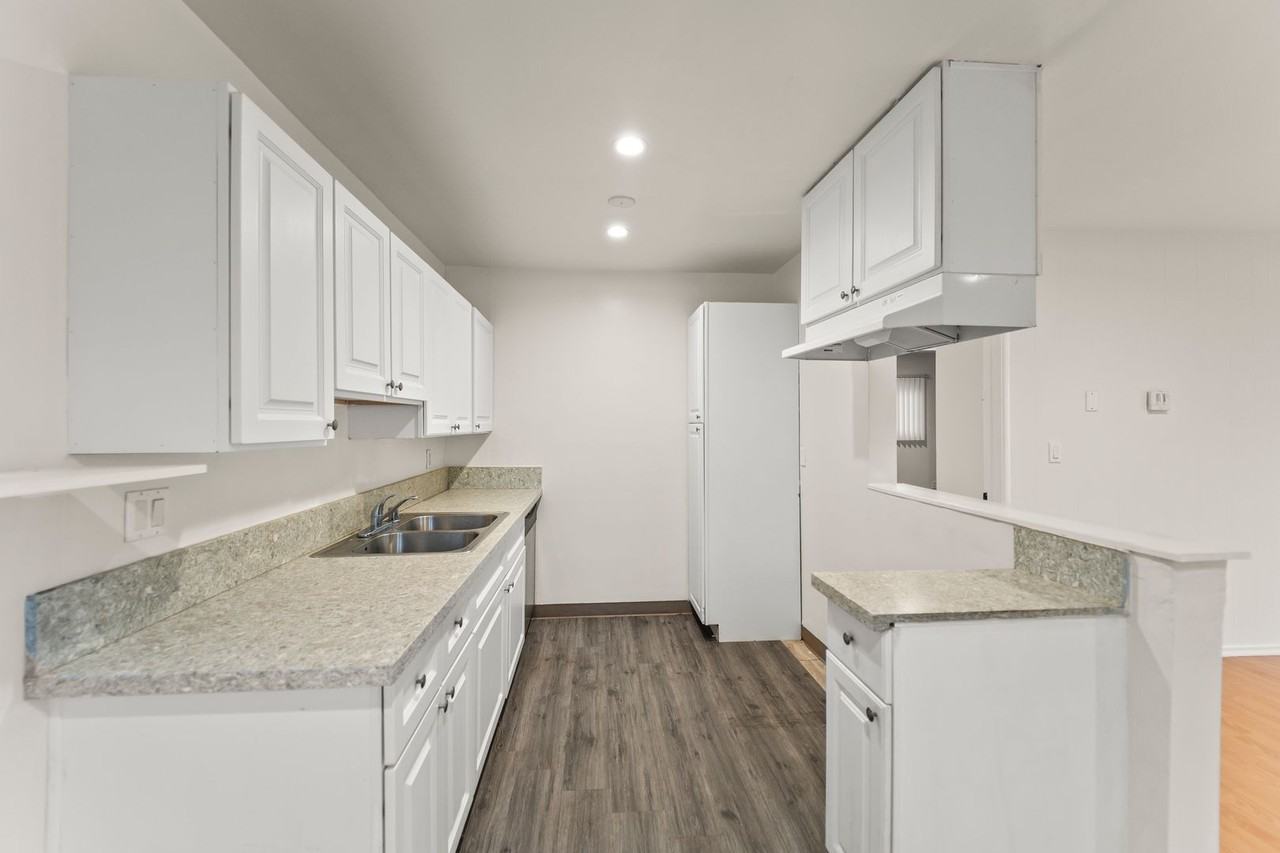 5738 Woodman Ave #1 - Photo 5 of 16