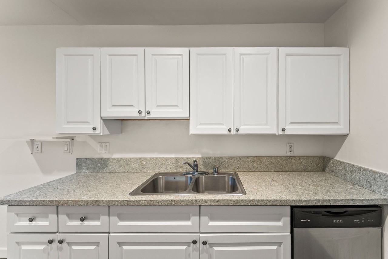 5738 Woodman Ave #1 - Photo 6 of 16