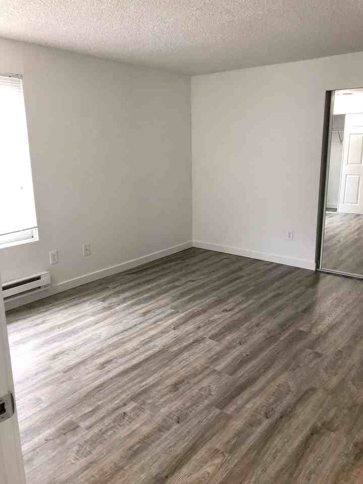 2839 Thorndyke Ave W - Photo 2 of 23