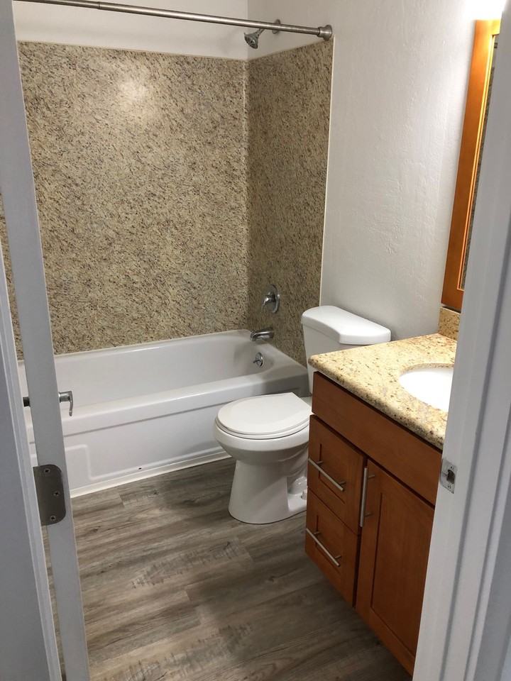2839 Thorndyke Ave W - Photo 4 of 23