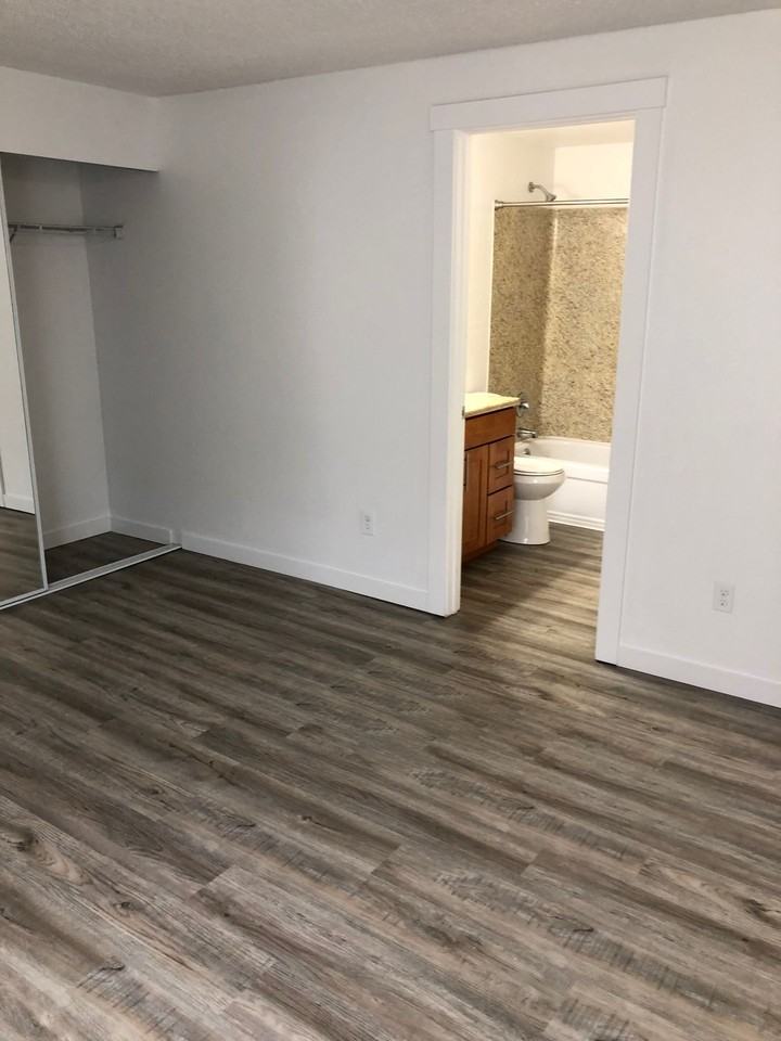 2839 Thorndyke Ave W - Photo 6 of 23