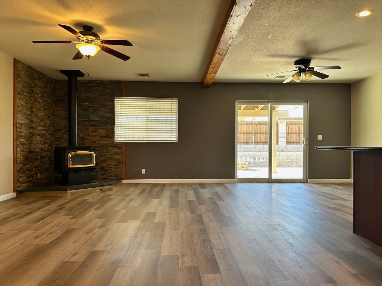 1633 S Farragut St - Photo 3 of 17