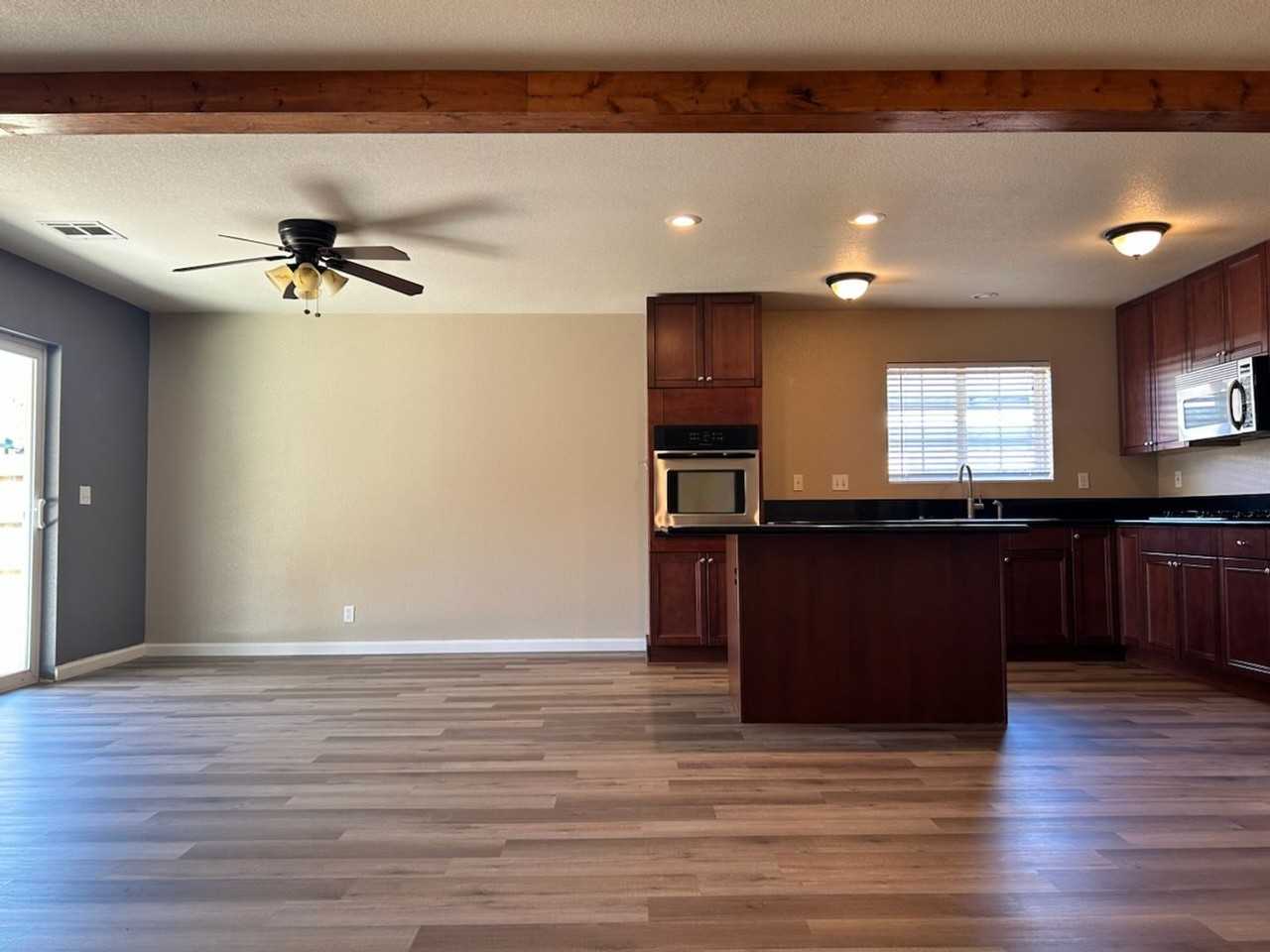 1633 S Farragut St - Photo 4 of 17