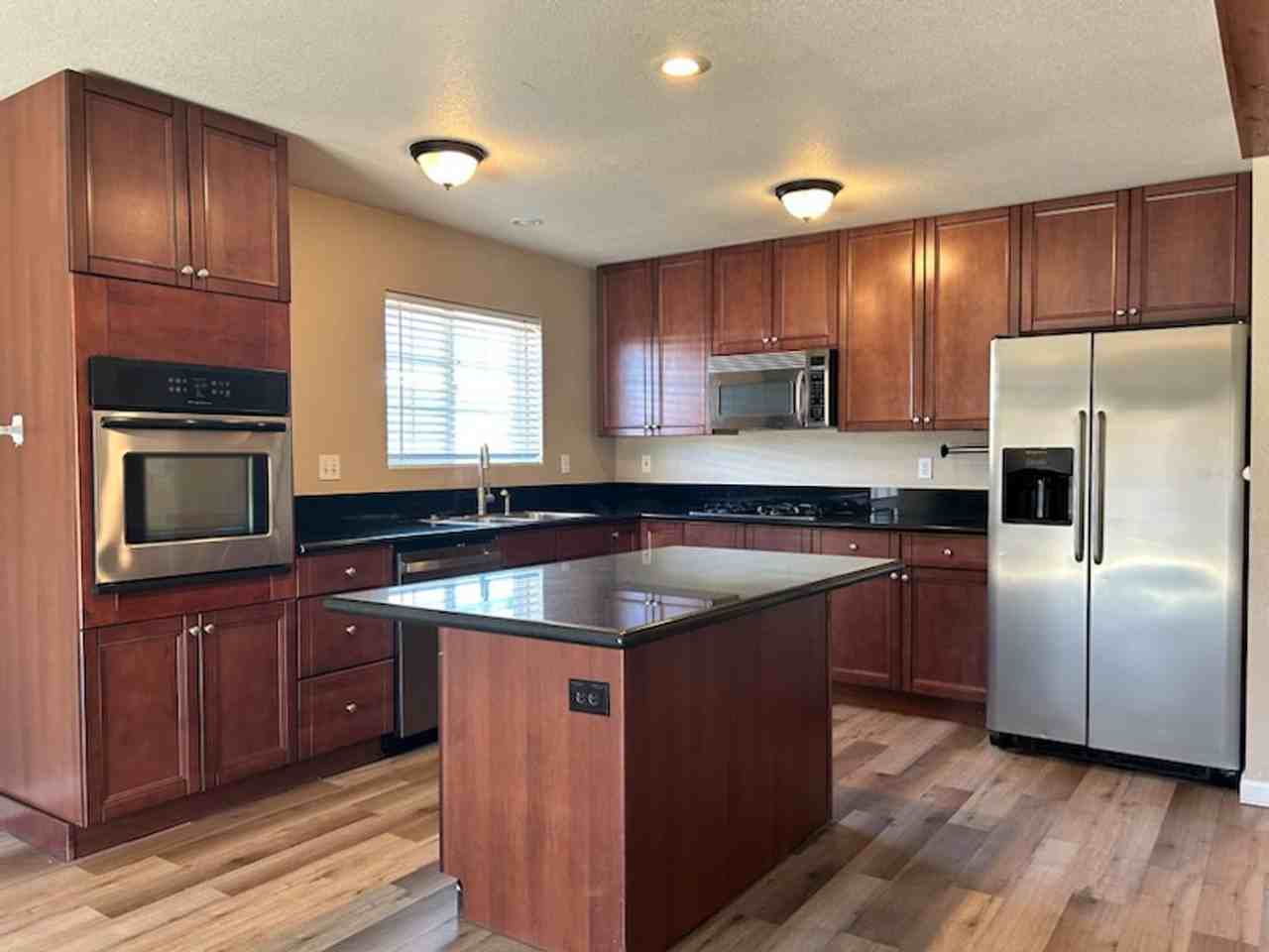 1633 S Farragut St - Photo 5 of 17