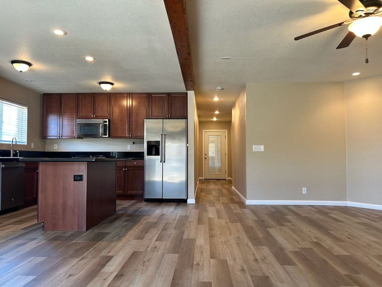 1633 S Farragut St - Photo 6 of 17