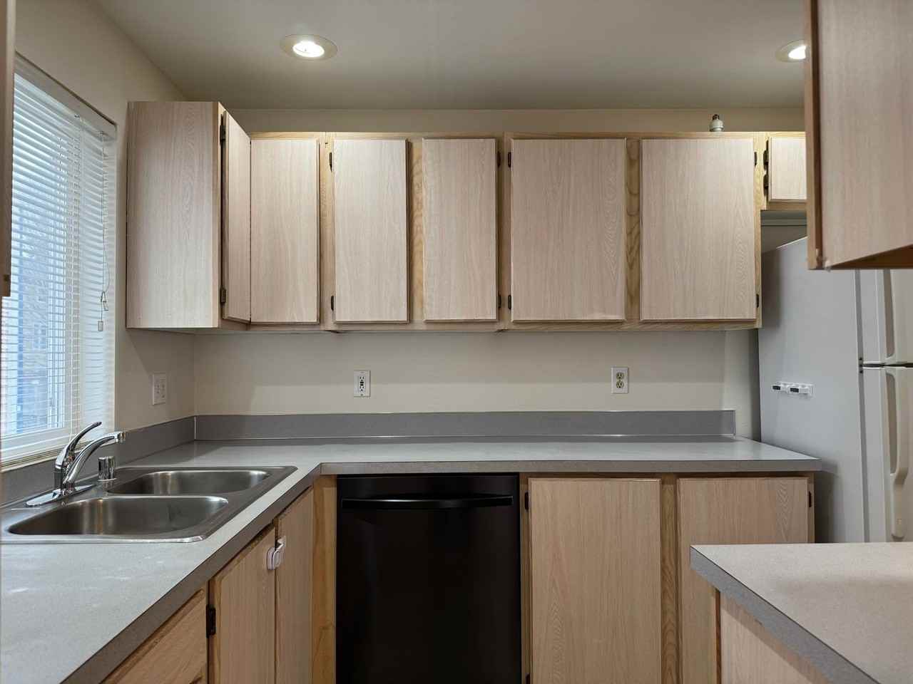 937 N 199th St - Photo 7 of 21