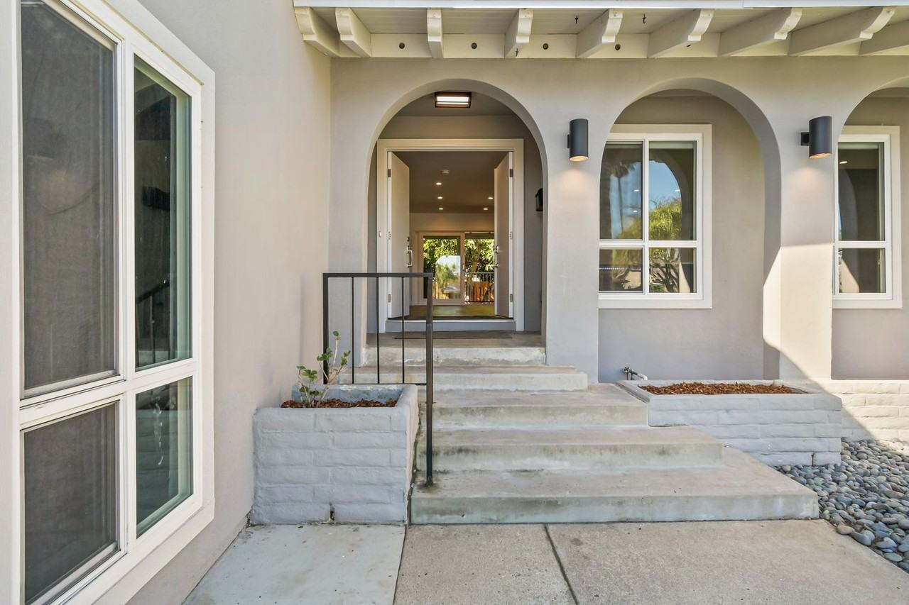 6114 Haas St - Photo 2 of 34