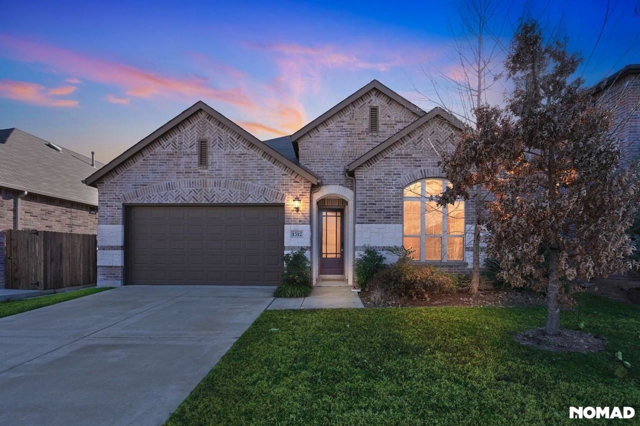 1312 Audubon Dr - Photo 2 of 32