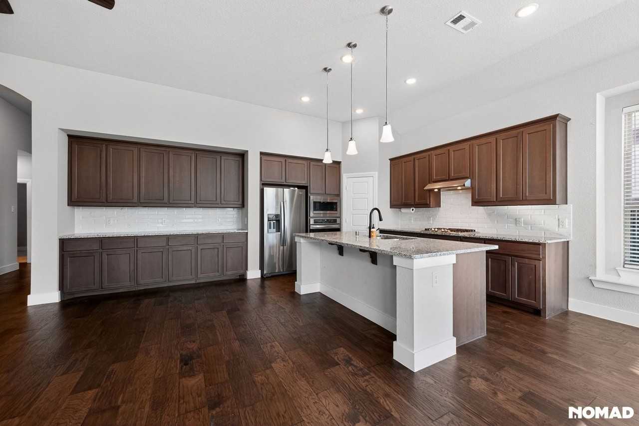 1312 Audubon Dr - Photo 5 of 32