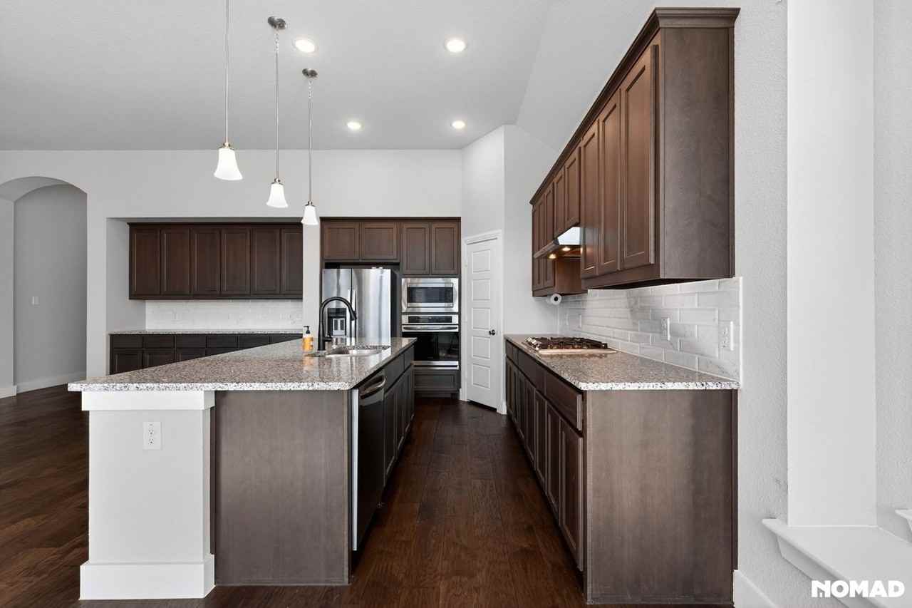 1312 Audubon Dr - Photo 3 of 32