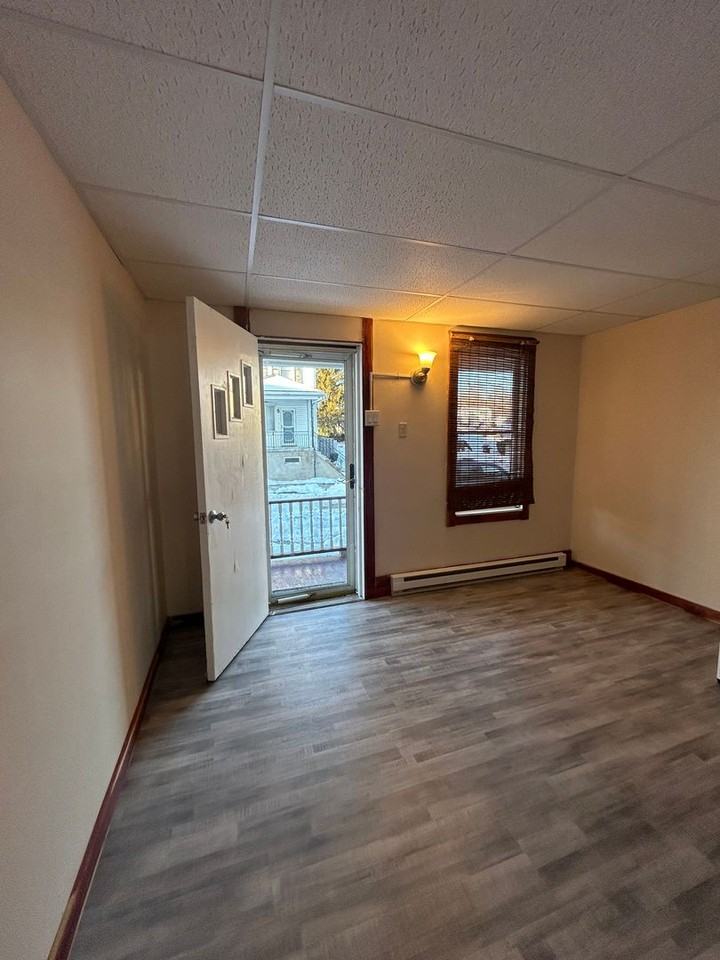 643 Pine St - Photo 3 of 14