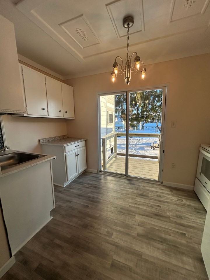 643 Pine St - Photo 4 of 14