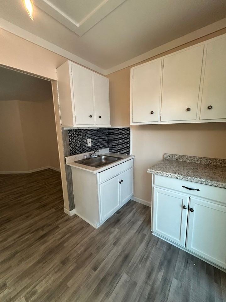 643 Pine St - Photo 5 of 14