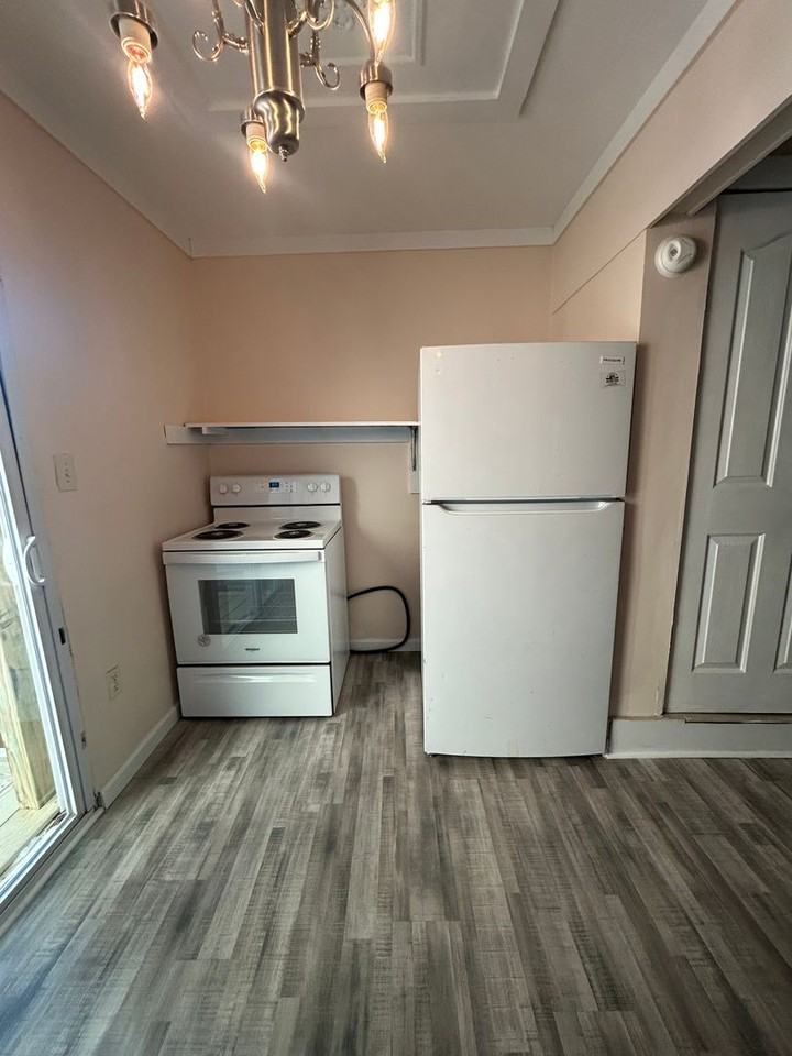 643 Pine St - Photo 6 of 14