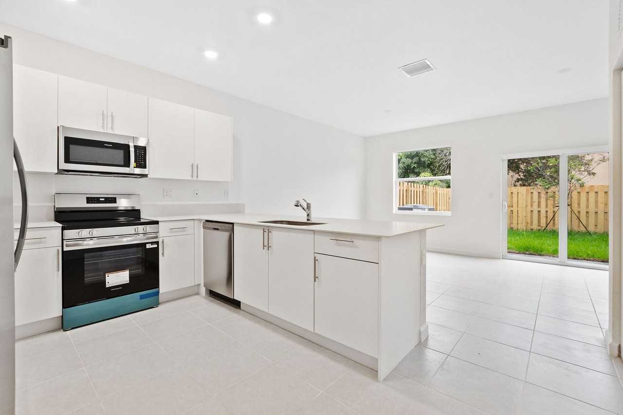 12136 Sw 268th St - Photo 7 of 26