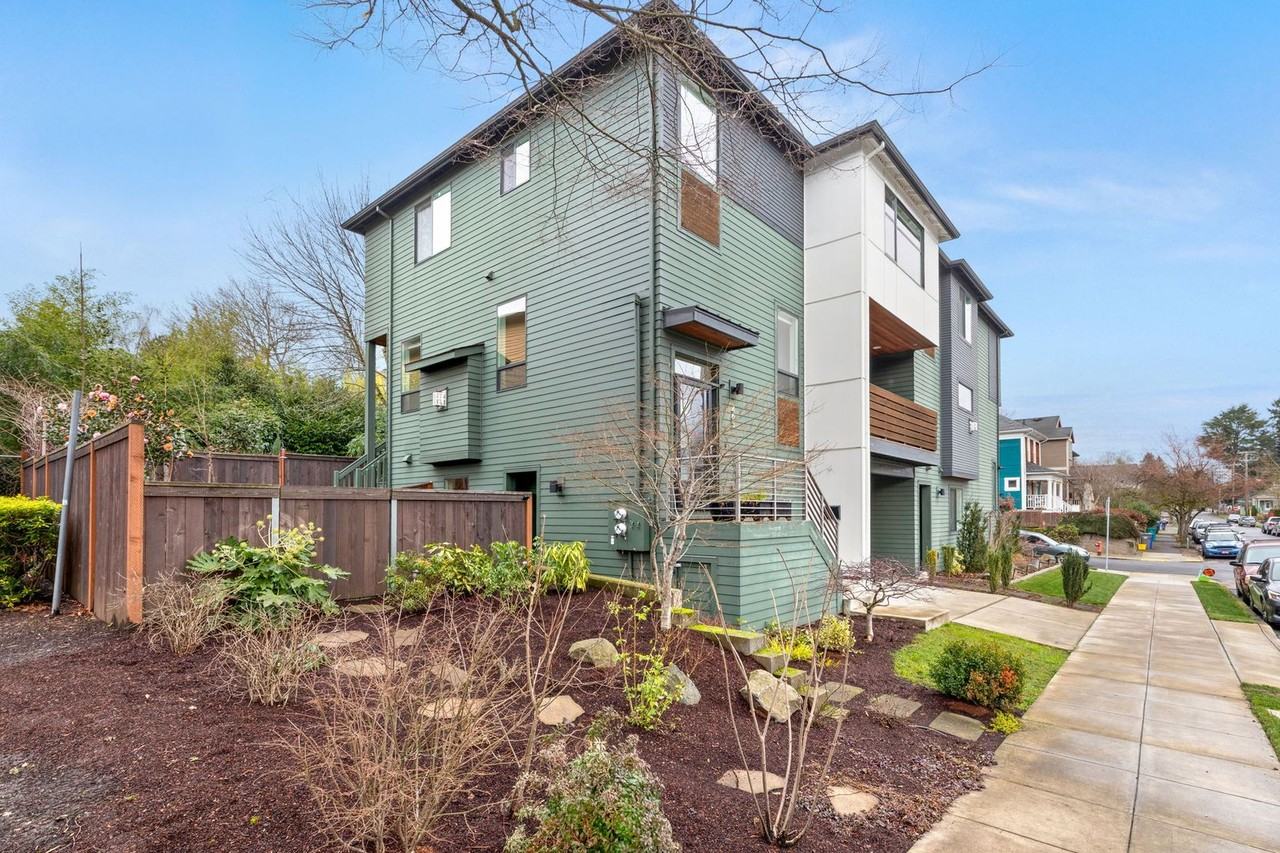 465 Ne Skidmore St - Photo 2 of 50