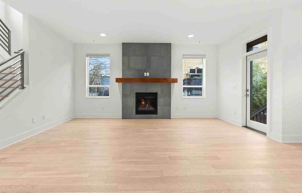 465 Ne Skidmore St - Photo 5 of 50