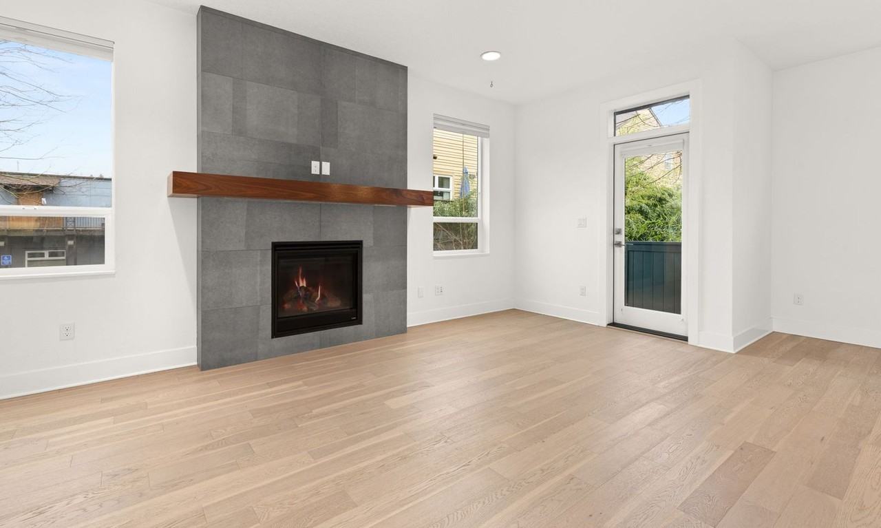 465 Ne Skidmore St - Photo 7 of 50