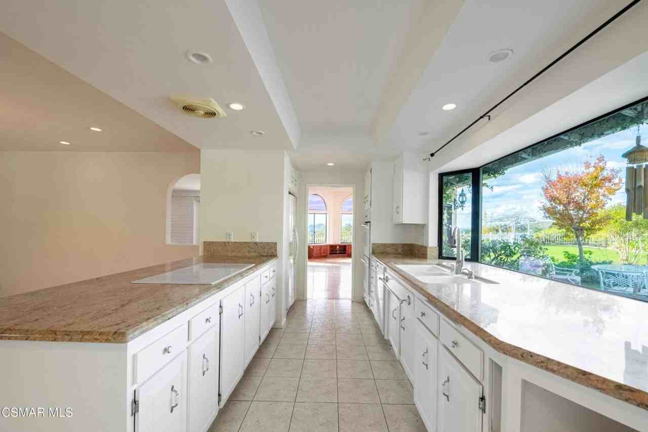 1319 Wilder St - Photo 6 of 23