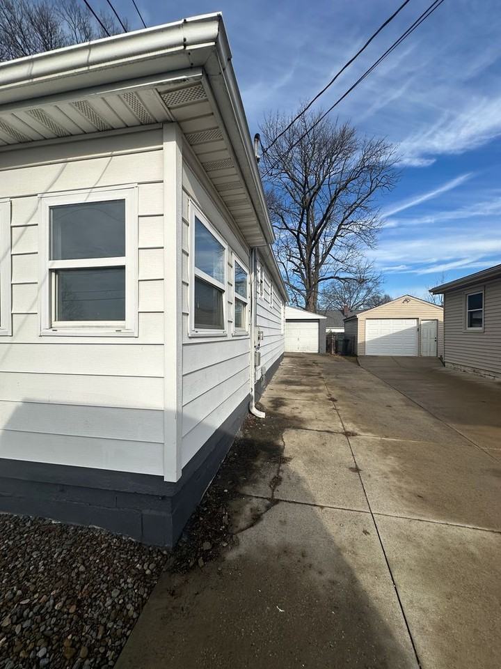 865 Georgia Ave - Photo 2 of 13