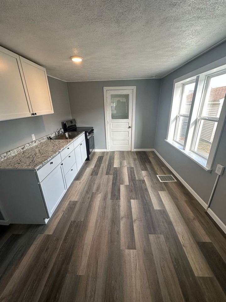 865 Georgia Ave - Photo 5 of 13