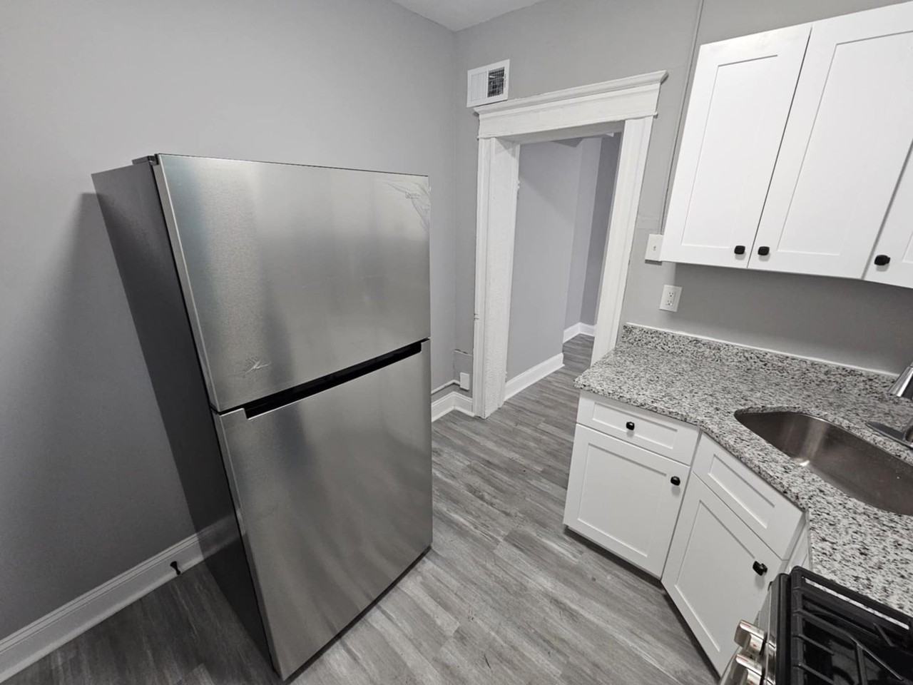 3016 Kenyon Ave - Photo 6 of 14