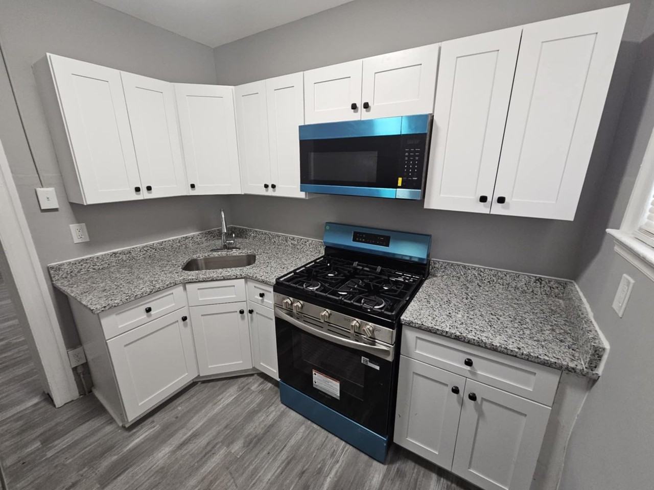 3016 Kenyon Ave - Photo 7 of 14