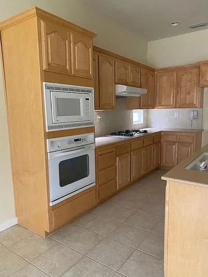 3501 Saberton Ct - Photo 3 of 8