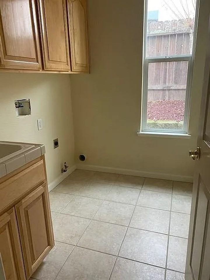 3501 Saberton Ct - Photo 6 of 8