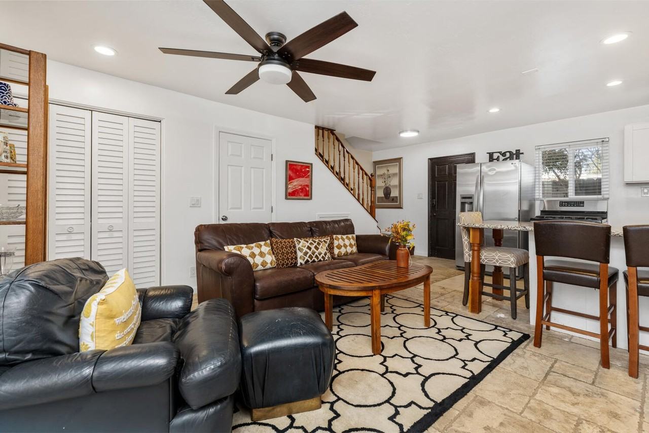 212 Oceanside Blvd #6 - Photo 7 of 39