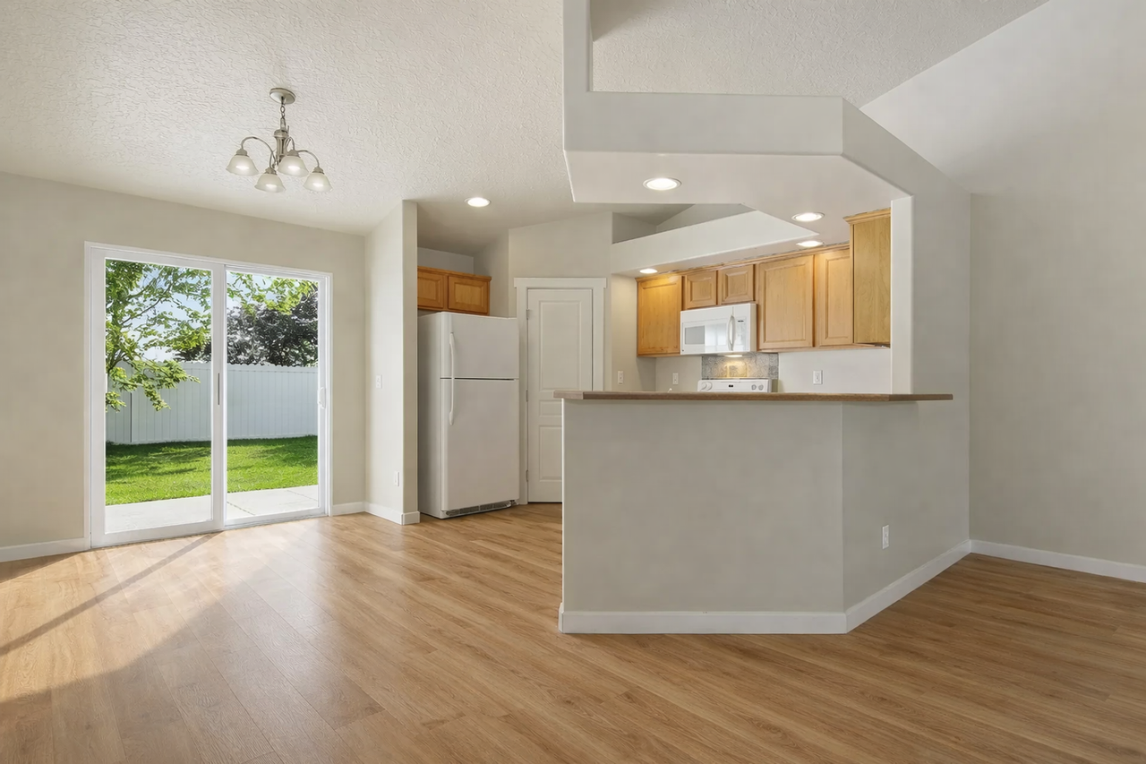 3456 N Maplestone Ave - Photo 4 of 24