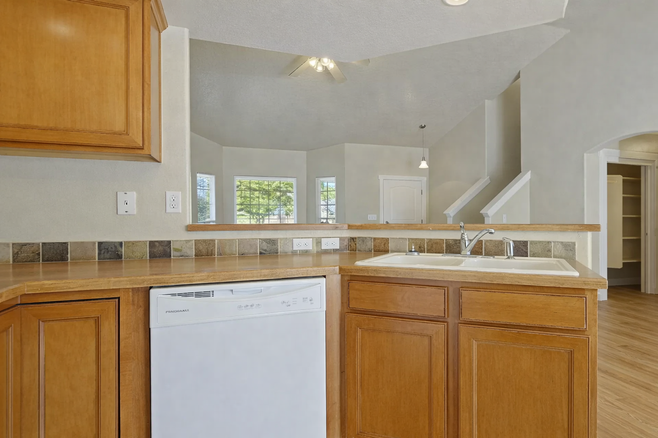 3456 N Maplestone Ave - Photo 5 of 24