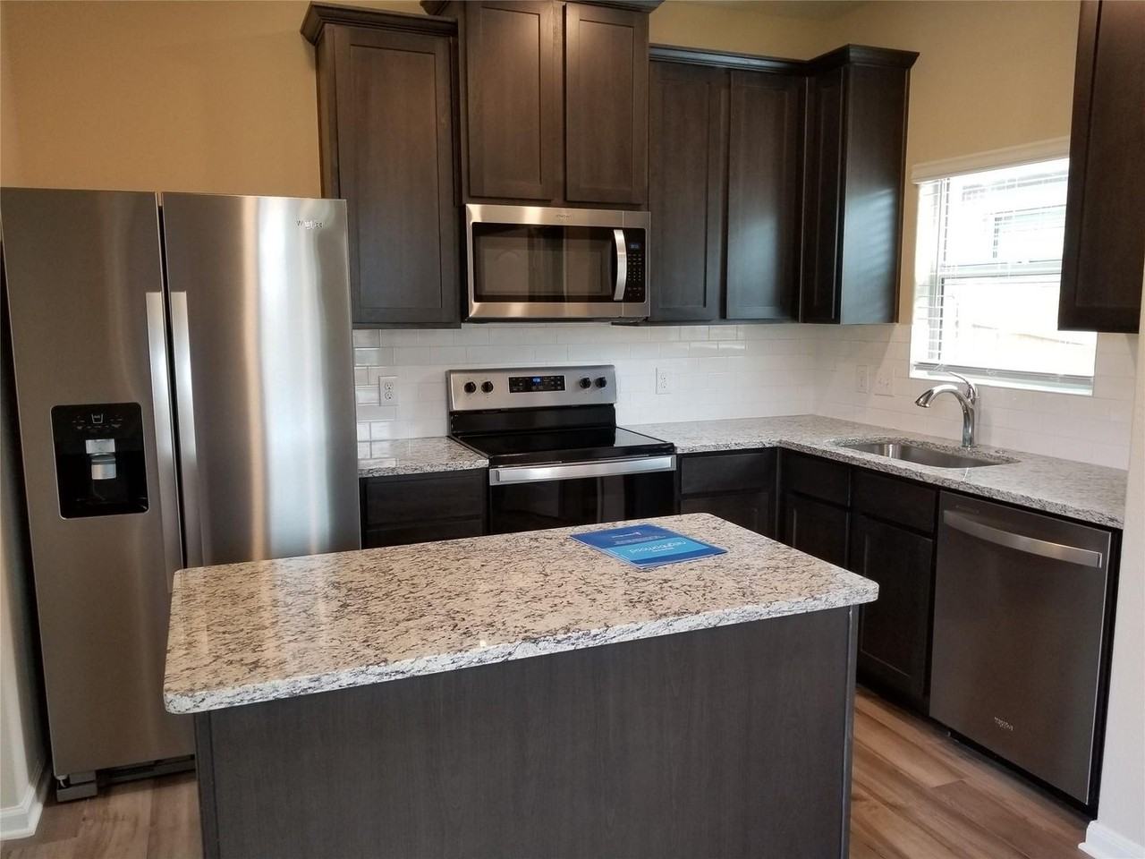 240 Elam Dr - Photo 2 of 14