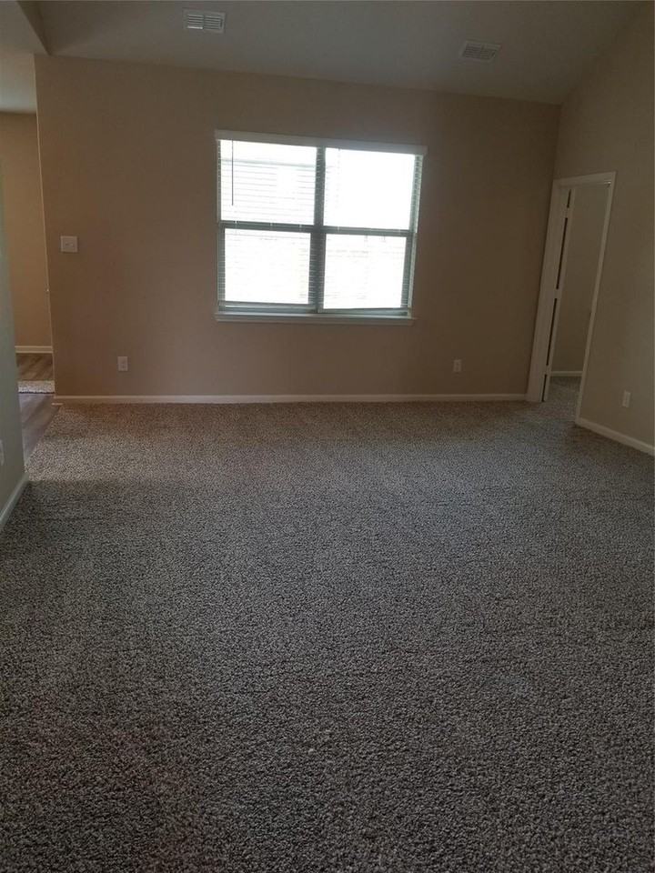 240 Elam Dr - Photo 7 of 14