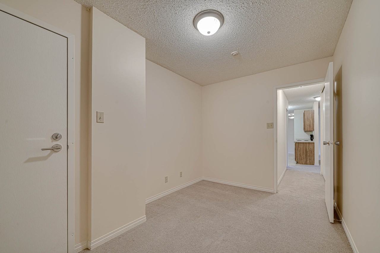 Palace Gates - Photo 5 of 12