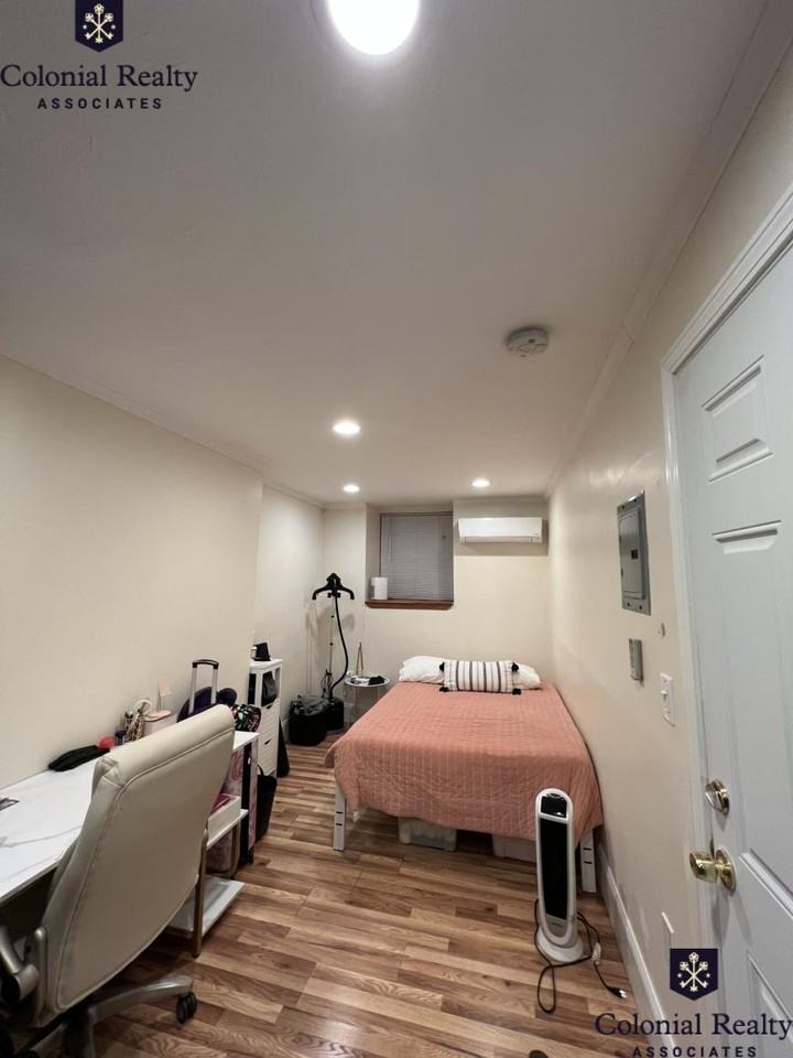 1685 Beacon St - Photo 6 of 7