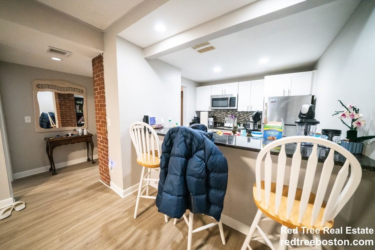 189 Saint Botolph St #1 - Photo 5 of 23