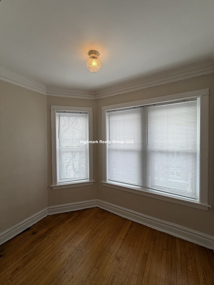 7507 N Greenview Ave #3N - Photo 2 of 12