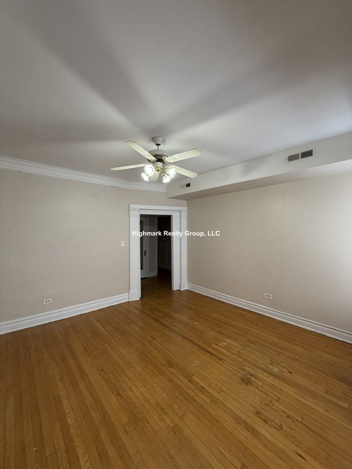 7507 N Greenview Ave #3N - Photo 3 of 12