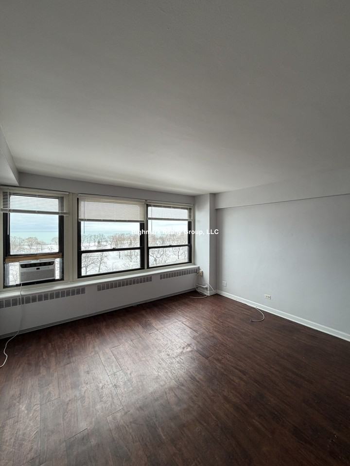 4180 N Marine Dr #1006 - Photo 2 of 14