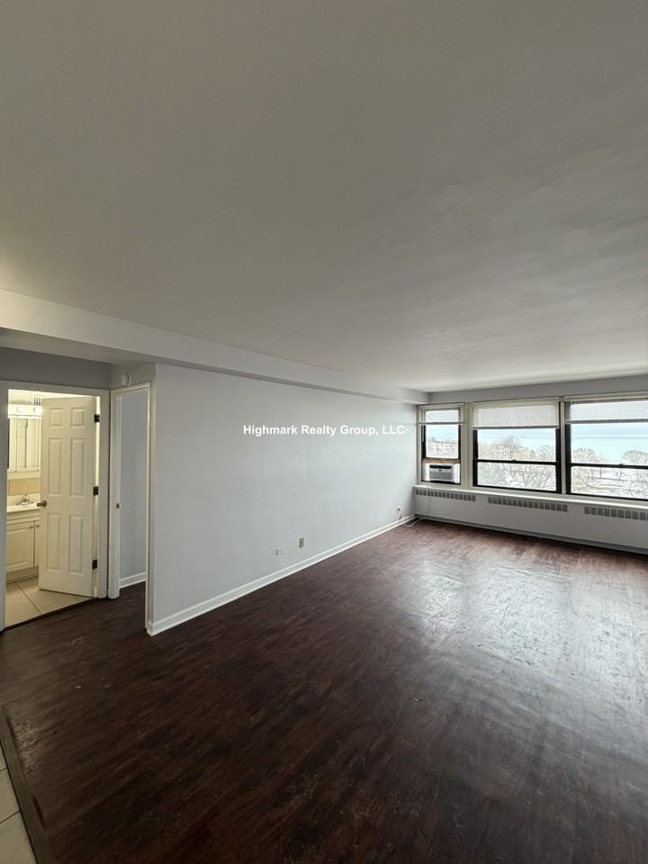 4180 N Marine Dr #1006 - Photo 3 of 14