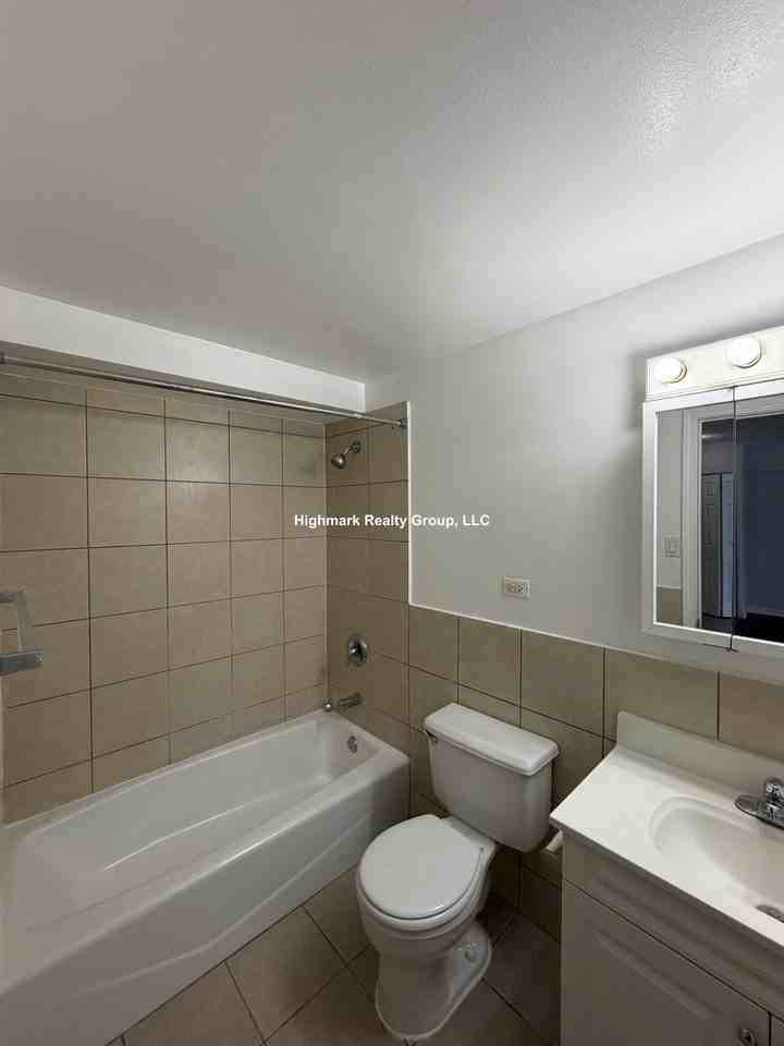 4180 N Marine Dr #1006 - Photo 4 of 14