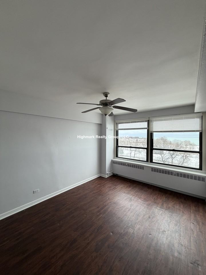 4180 N Marine Dr #1006 - Photo 5 of 14