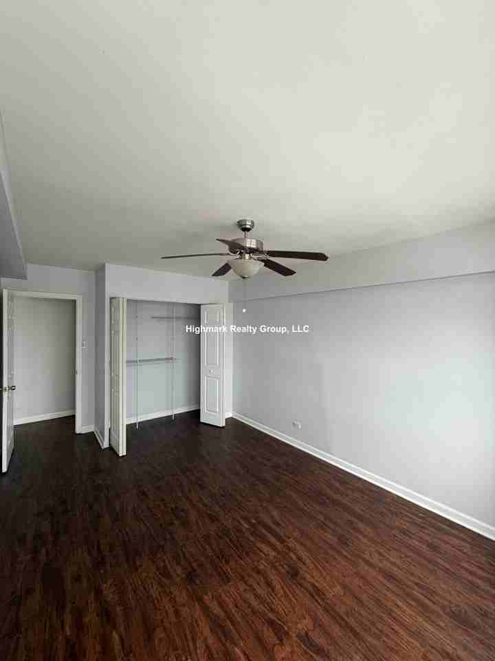 4180 N Marine Dr #1006 - Photo 6 of 14