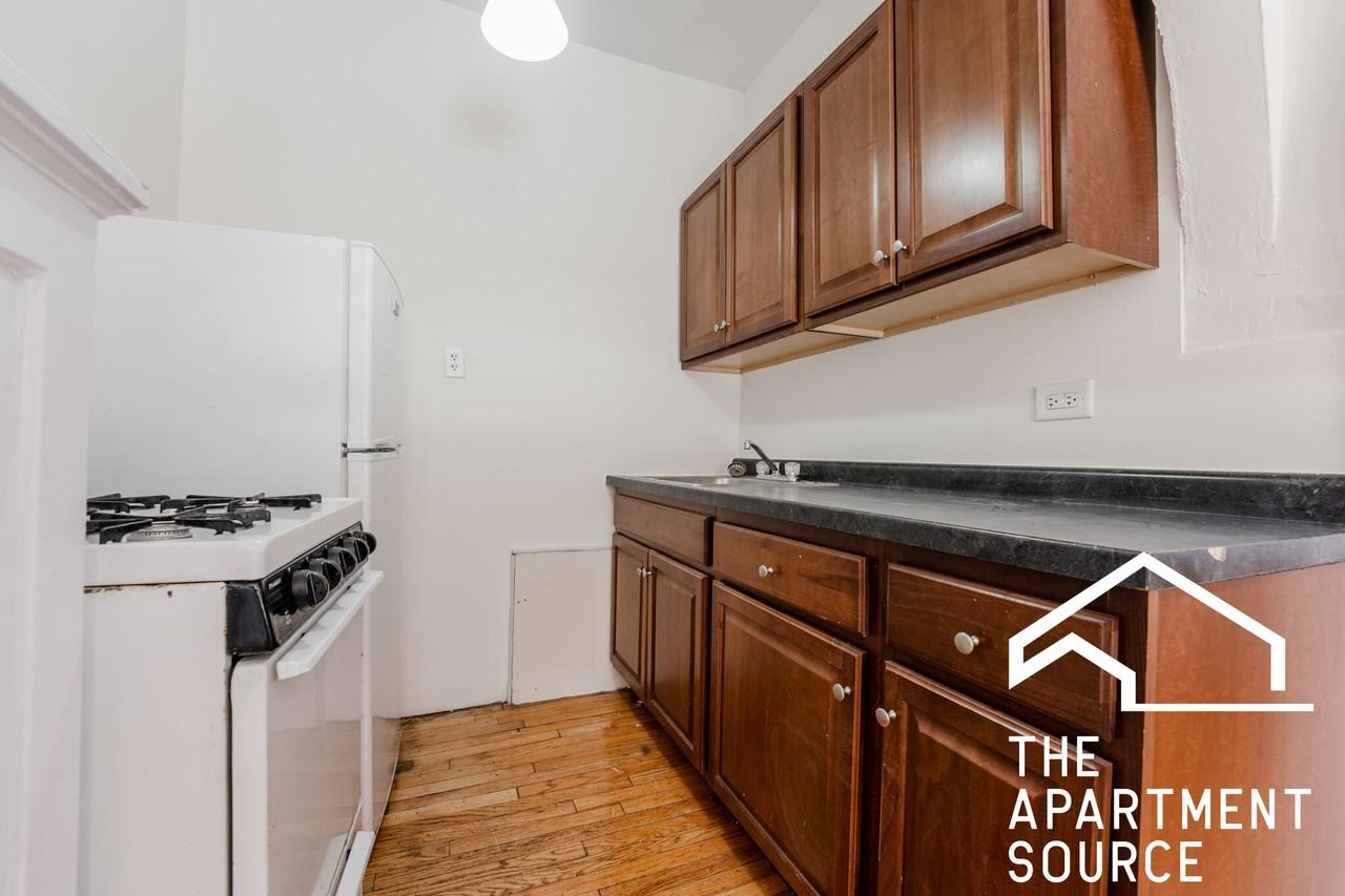 432 W Surf St #109 - Photo 2 of 13