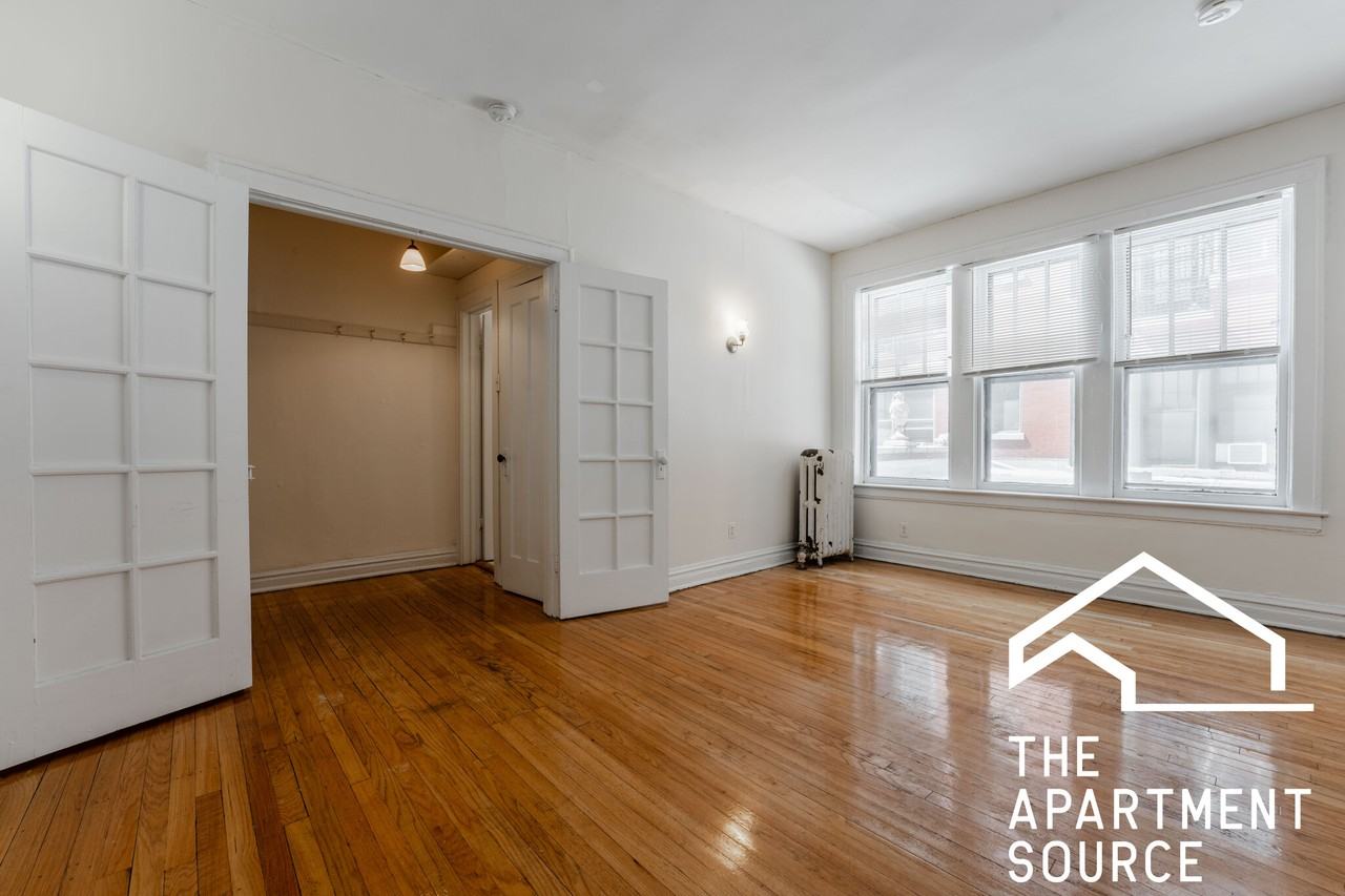 432 W Surf St #109 - Photo 3 of 13