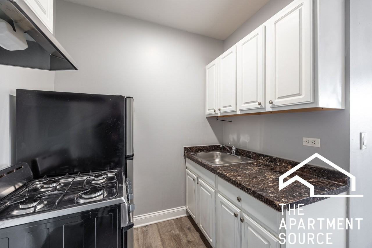 4031 N Kenmore Ave #412 - Photo 3 of 9