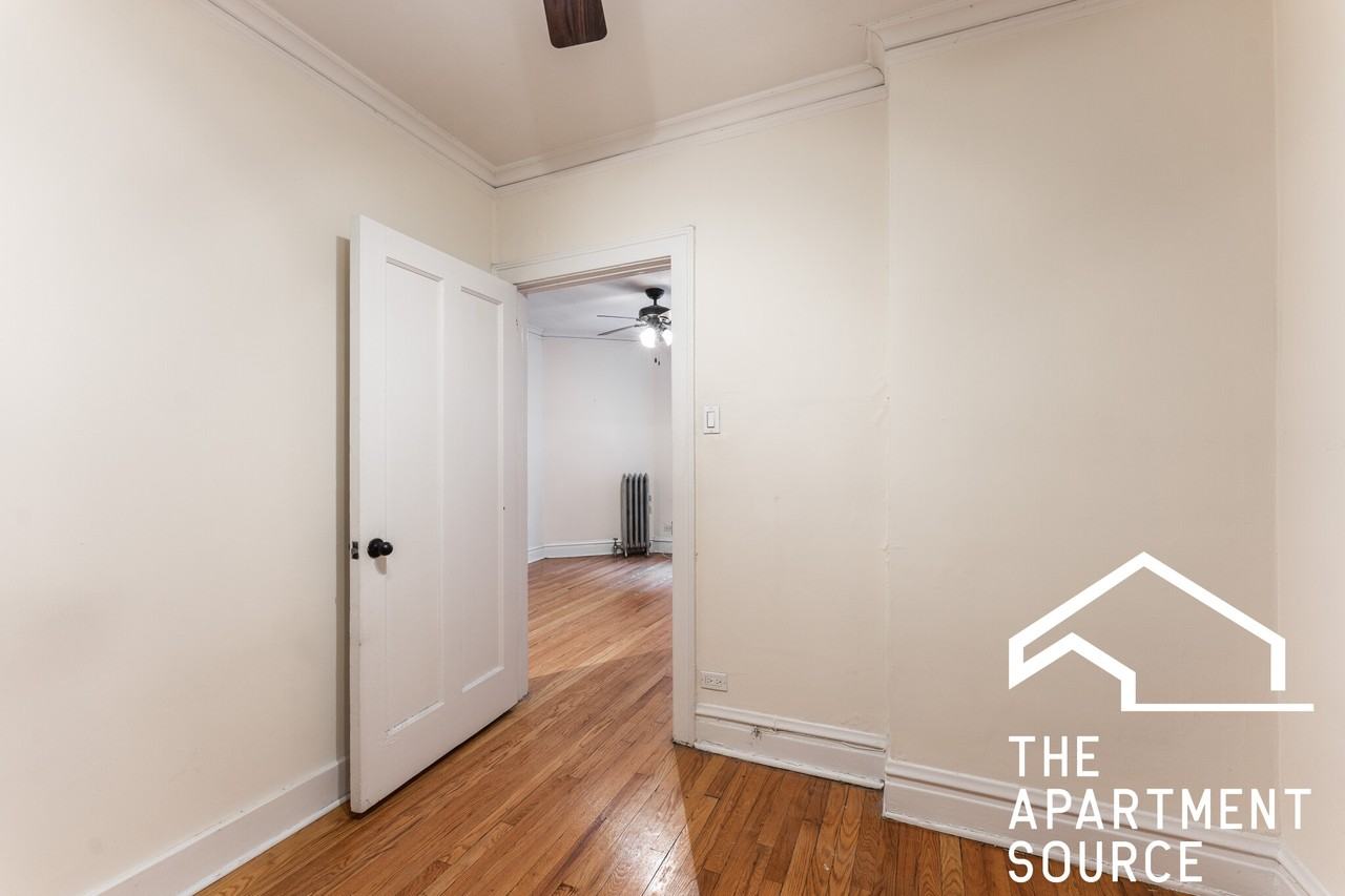 4723 N Leavitt St #2 - Photo 6 of 11