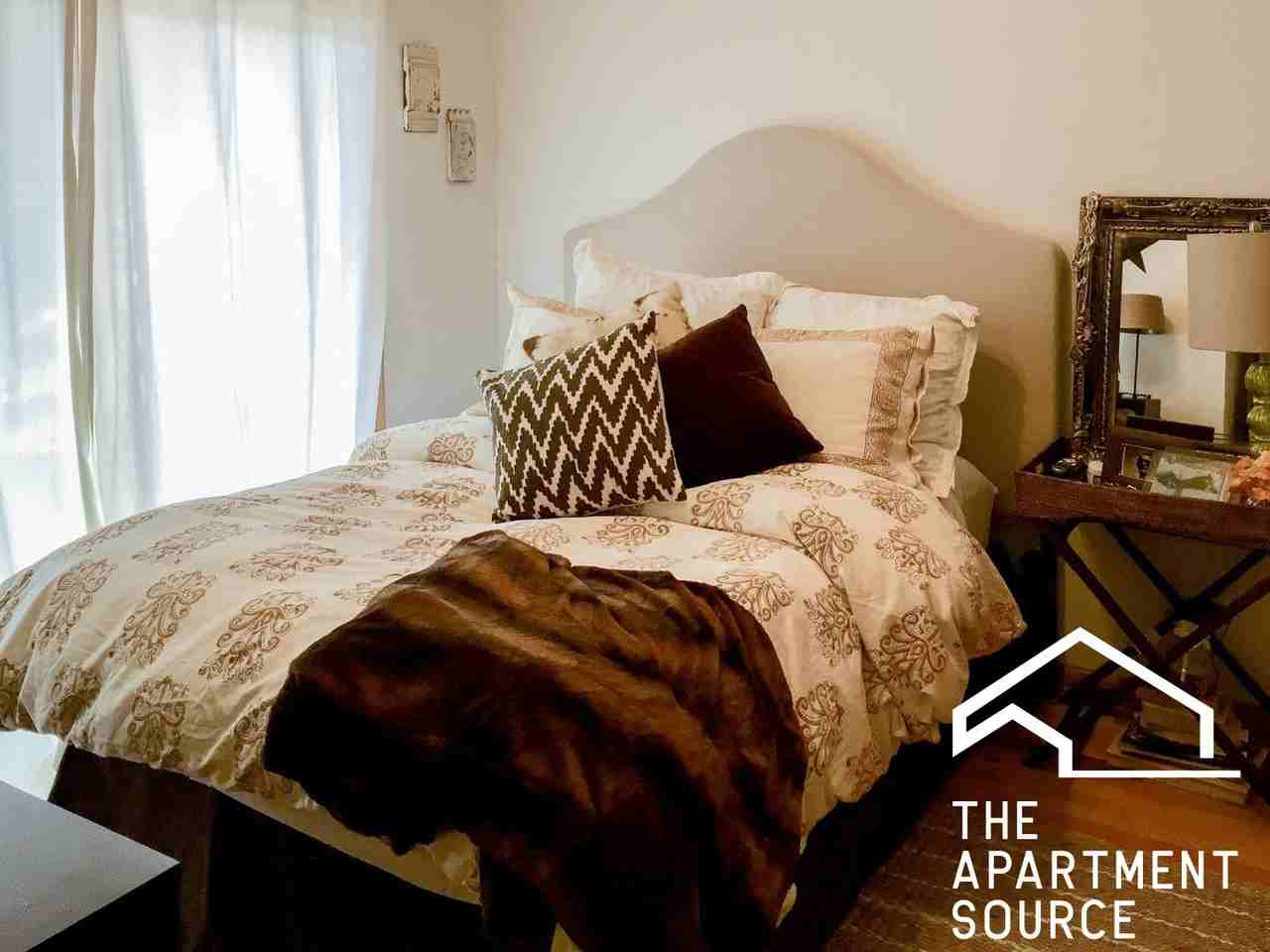 1319 W Belmont Ave #2 - Photo 3 of 9